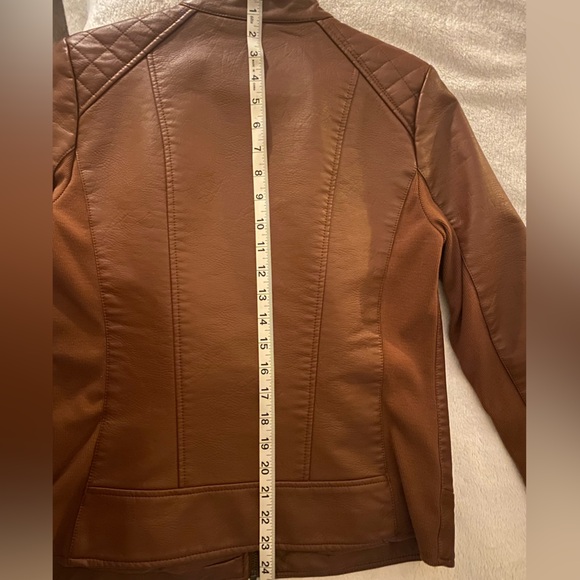 Faux leather jacket for your Fall outs and abouts🤎🍂🍁 - Picture 5 of 5